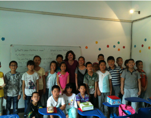 Lezioni di inglese ai bambini della campagna attorno a Tianjin