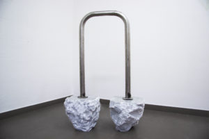 Marco Ceroni, Moonwalk, bianco di Carrara e acciaio, 2015