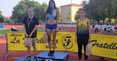 Stefania Di Cuonzo sul gradino più alto del podio dei 100 m a Modena