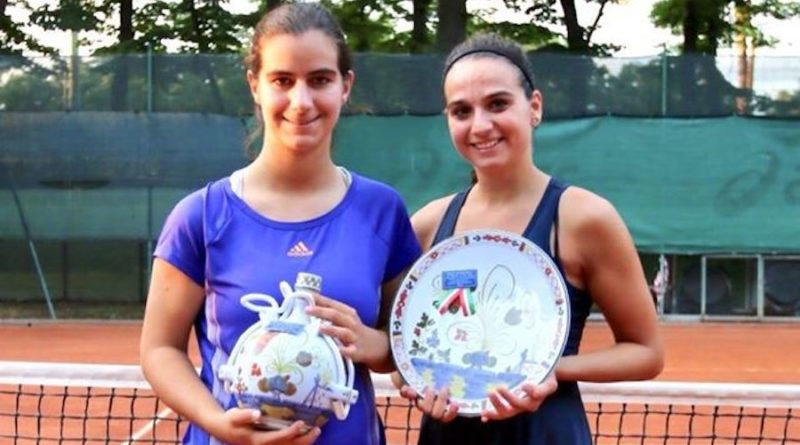 tennis da sinistra Alessia Ercolino e Chiara Arcangeli, rimaste a rafforzare il Tc Faenza in Serie C dopo l'esperienza in A1